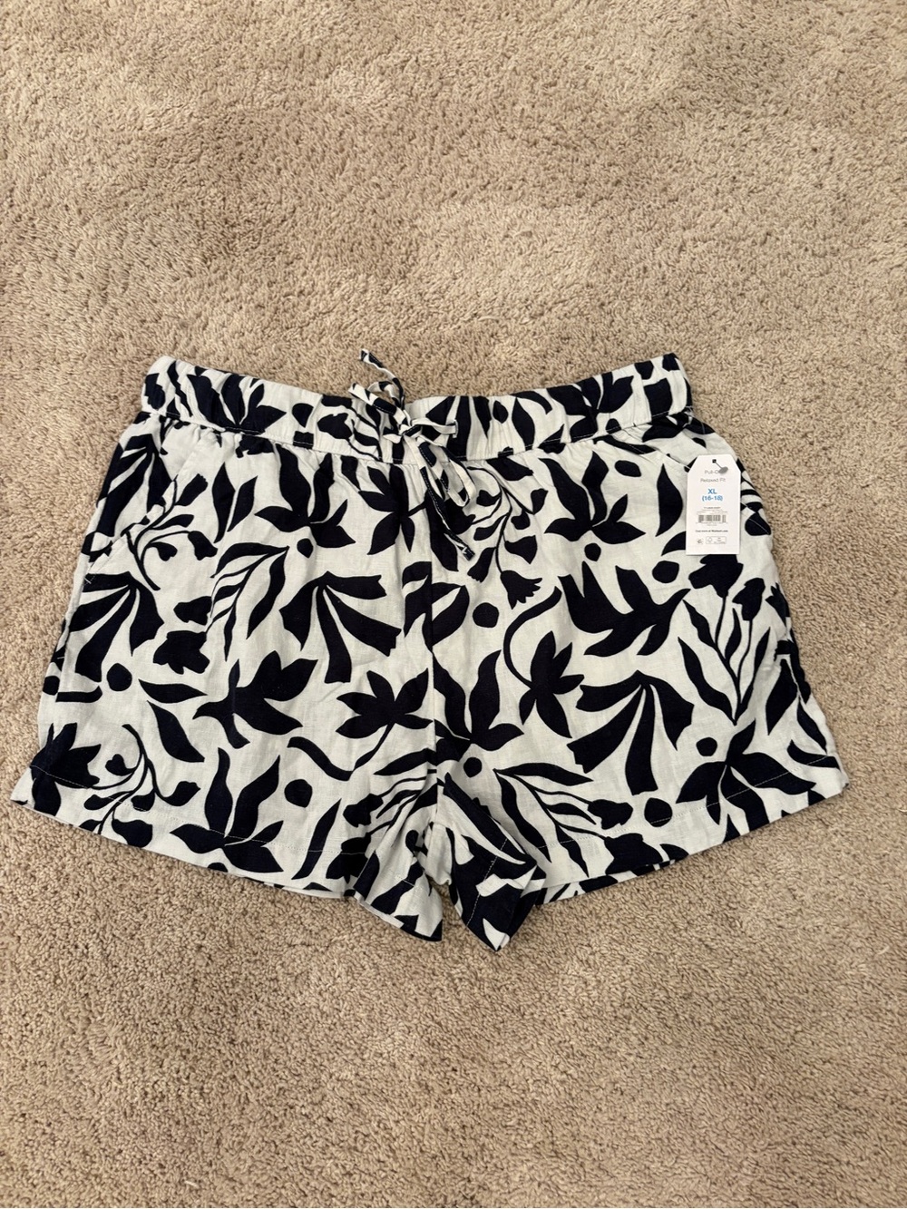 Navy and White Linen Pull-On Women’s Shorts NWT